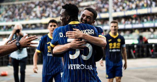 Hellas Verona golea al Napoli con doblete de Mosquera