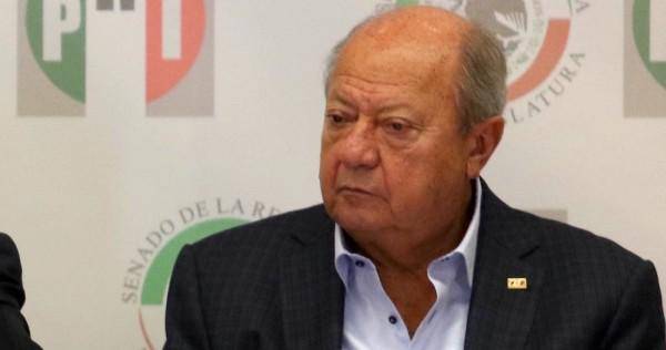 AMLO revela que Romero Deschamps presentará su renuncia como trabajador activo de Pemex