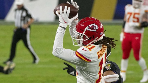 Dos jugadores de los Kansas City Chiefs, a la lista de reserva Covid-19