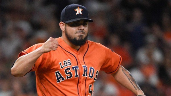 Roberto Osuna es el rey del salvamento