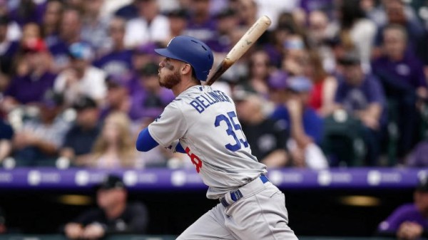 Dodgers siguen con su bombardeo y derrotan por 10-6 a Rockies