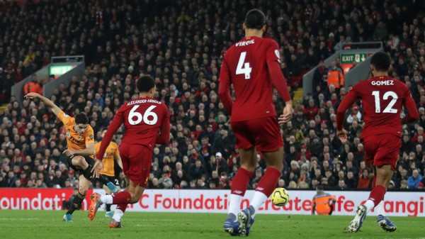 Raúl Jiménez y los Wolves caen por la mínima en Liverpool