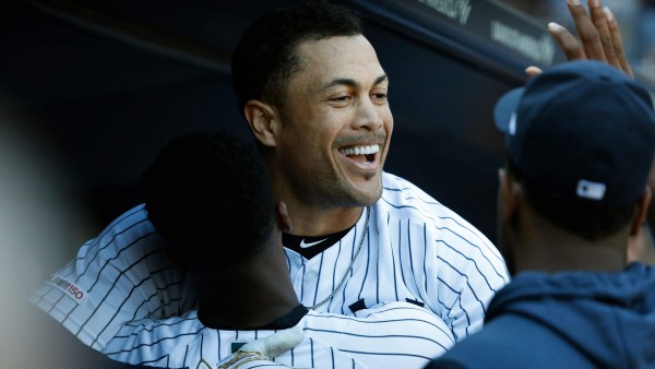 Yanquis de Nueva York vence a Azulejos de Toronto.