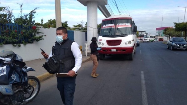 Chofer fue quien detuvo a hombre que atacó a su ex pareja en un camión en Culiacán