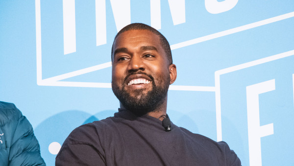 Kanye West celebra su primer acto de campaña con polémica, citas de la Biblia y sollozos (VIDEOS)