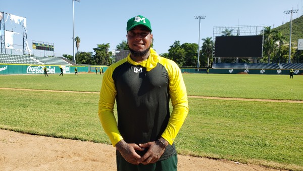 El pítcher José Valdez llega trabajando duro al campamento de Cañeros de Los Mochis