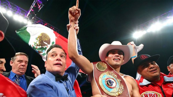 Zurdo Ramírez vence a Jesse Hart y retiene su cetro mundial Supermediano