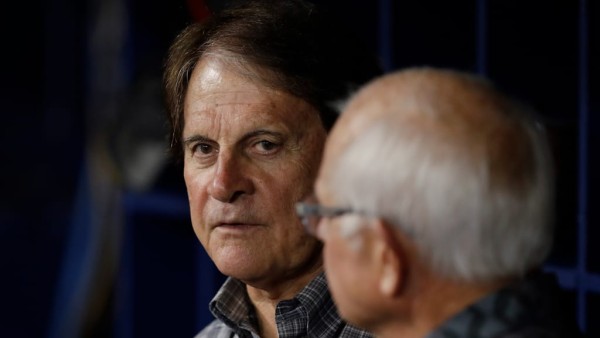 Tony La Russa aceptaría un cargo menor en Arizona