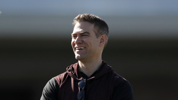 Theo Epstein tiene apenas 46 años y ya es uno de cinco ejecutivos que han guiado a más de una franquicia de Grandes Ligas a un título de Serie Mundial.