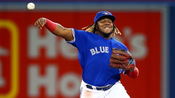 Vladimir Guerrero Jr., día a día por inflamación en una rodilla