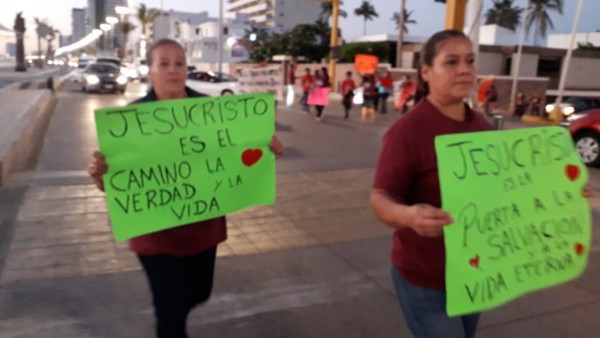 Realizan Marcha para Jesús y oran por la paz de Mazatlán