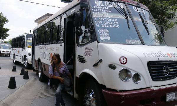 En Culiacán, hombres armados se han subido a urbanos buscando personas, y ya se llevaron a un pasajero