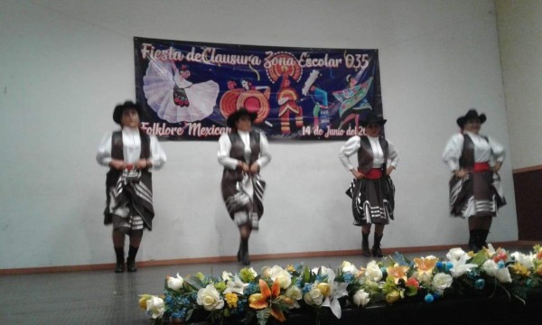 En Rosario, la zona escolar 035 realiza su tradicional fiesta de clausura