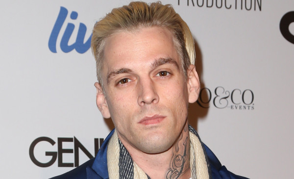 A Aaron Carter le atraen hombres y mujeres