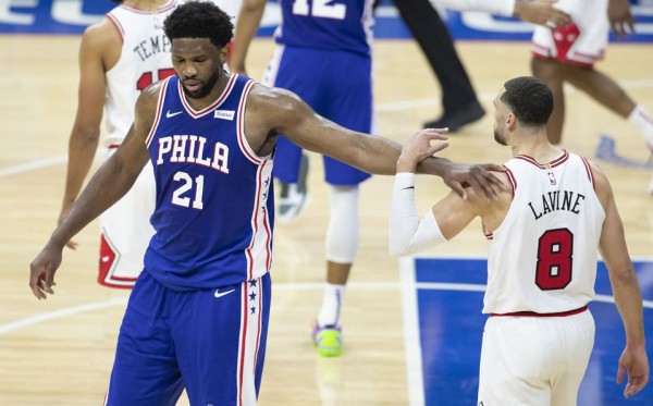 Joel Embiid enloqueció a los Bulls.