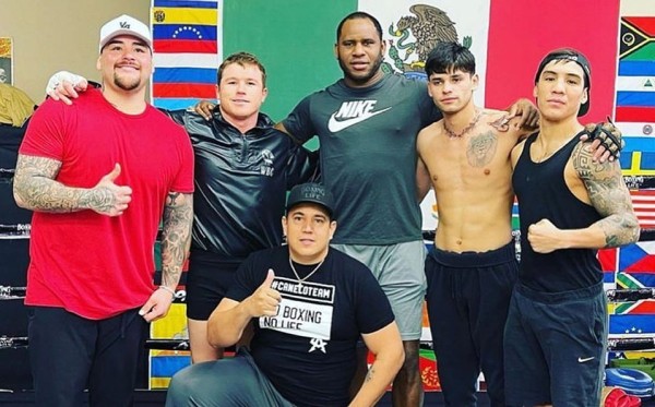 Los boxeadores posaron después de entrenar (Instagram Eddy Reynoso)