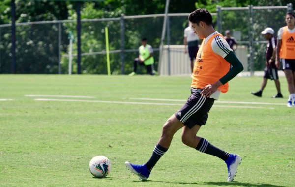 México entrena para su duelo de este sábado en Houston.