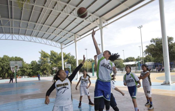 Arrancó la actividad del baloncesto en los Juegos Escolares Estatales.