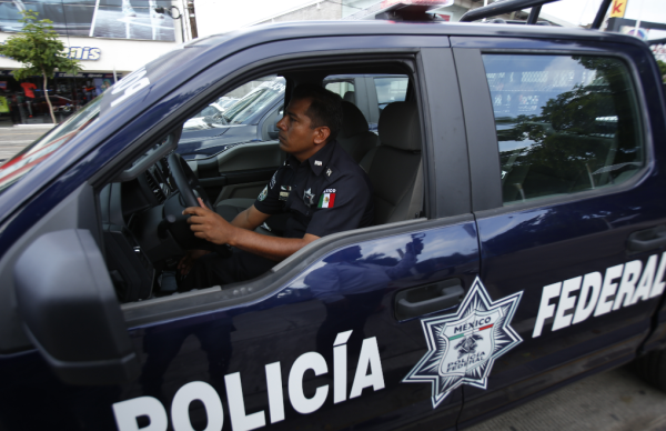 Entregan patrullas a la Policía Federal