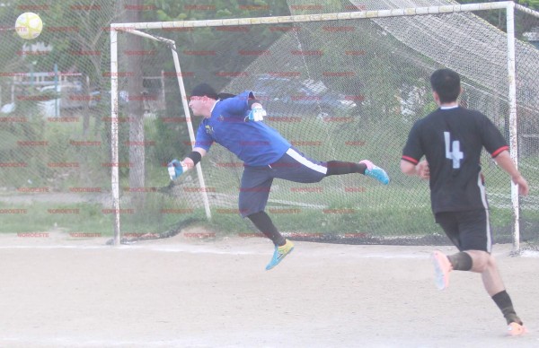 Amenaza Unión de Colonos a los líderes del Torneo Intramuros de Futbol El Cid