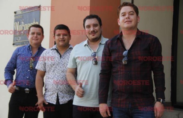 Graban Los Alegres del Barranco CD con tololoche