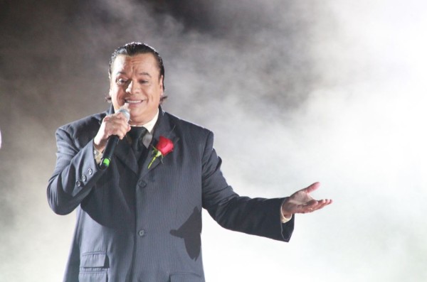 Las mejores frases en las canciones de Juan Gabriel