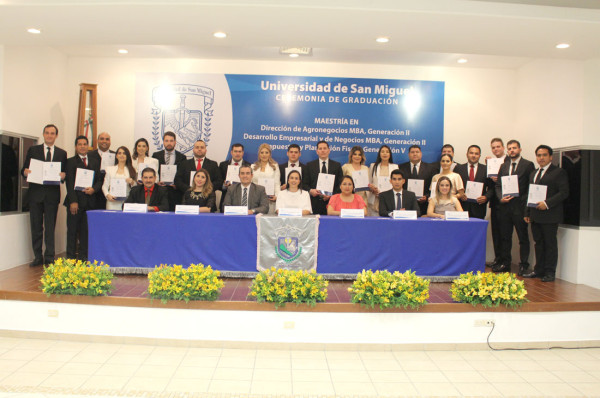 Estudiantes de la Universidad de San Miguel Suben un nuevo peldaño