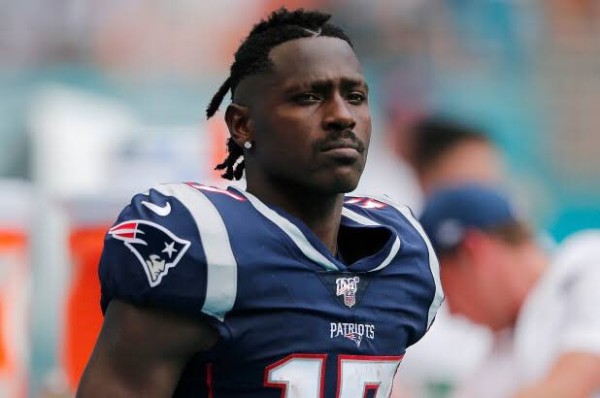 Antonio Brown es cortado por New England Patriots