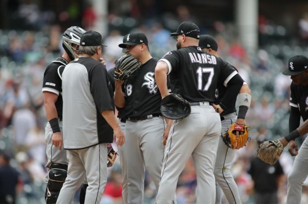 Bañuelos salió del juego de White Sox por lesión