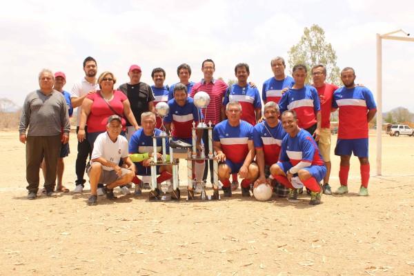 Cementerio se corona campeón de la Liga 55 y Más