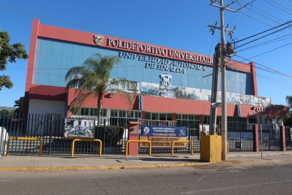 Ayuntamiento de Mazatlán halla toma clandestina de agua potable en el Polideportivo de la UAS