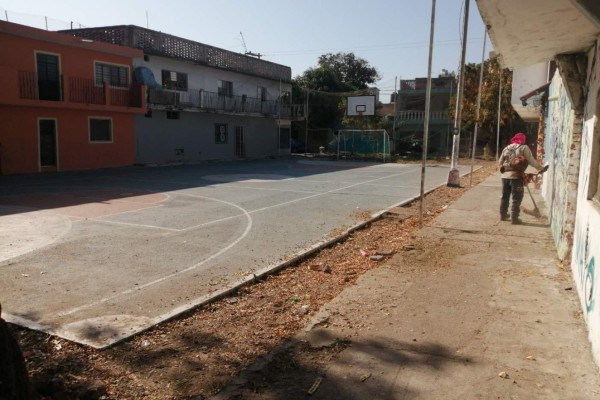 Las canchas y campos deportivos reciben mantenimiento.