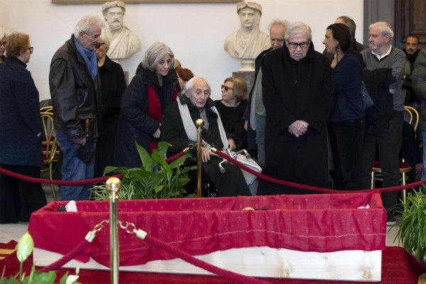 Bernardo Bertolucci es velado en Roma.