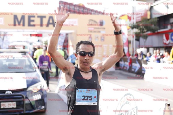 ¡Arriba México, señores! Pedro Espinoza se lleva el Maratón Internacional de Culiacán