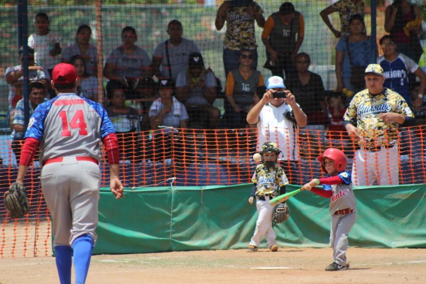 Liga Quintero Castañeda derrota a Liga Linces de Guasave Azul.