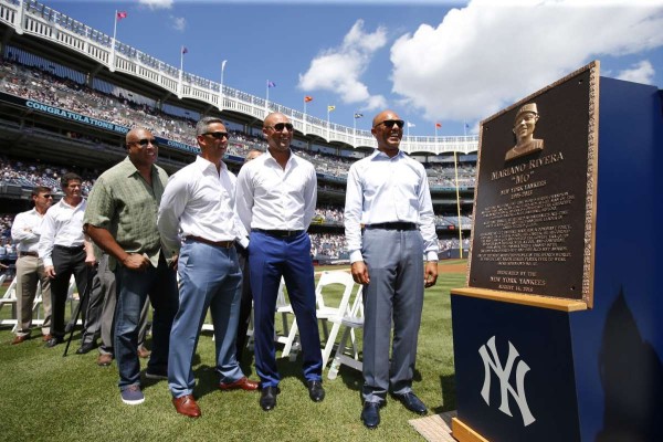 Mariano Rivera (der.) junto a Bernie Williams, Jorge Posada y Derek Jeter.