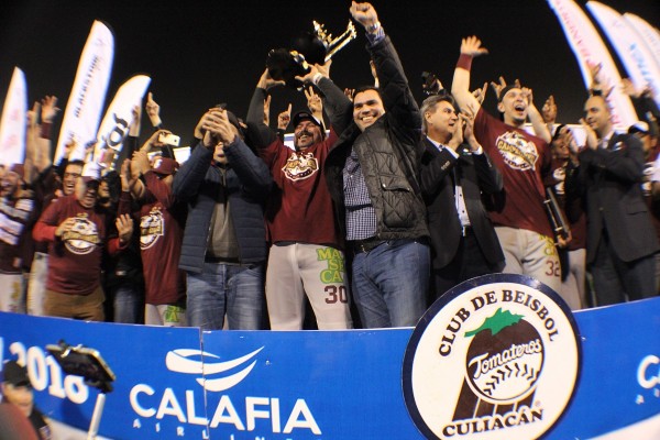 Mario Valdez y la arquitectura del campeonato guinda