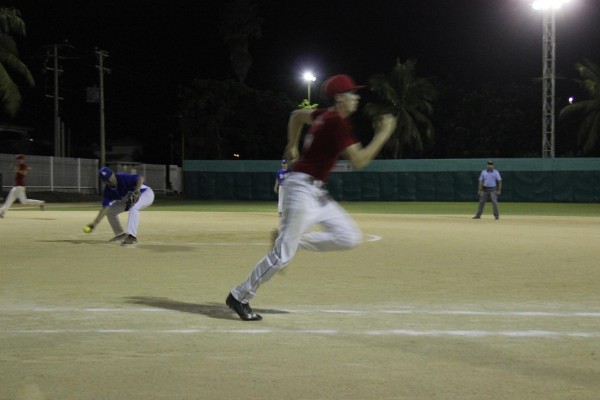 Lluvia de carreras en la Liga de Tercera B Municipal de Softbol