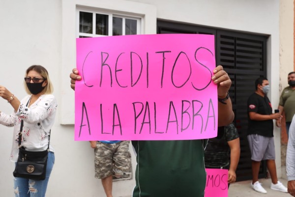 Vendedores de playa de Mazatlán protestan y piden apoyos al Gobierno ante Covid-19