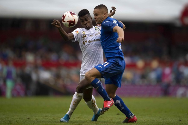 Cruz Azul ahora sí da una buena exhibición y vence 3-0 a Santos