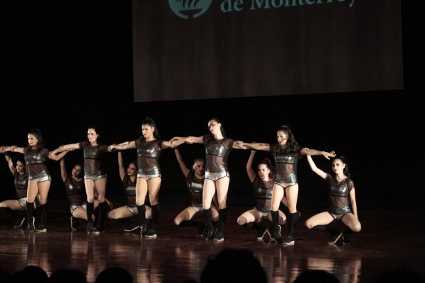 Las alumnas del Tecnológico de Monterrey presentaron un gran número.