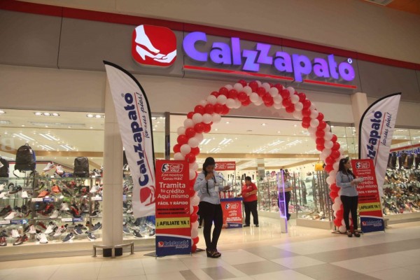 Inaugura Calzzapato su cuarta tienda