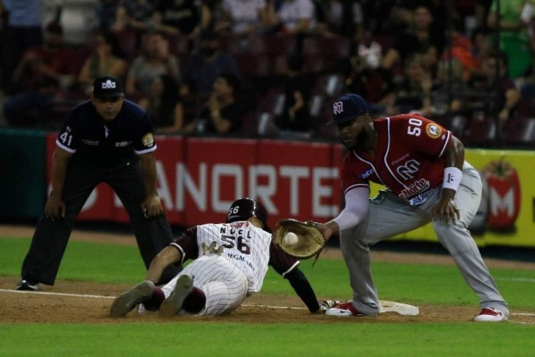 Tomateros se asegura la Serie Retro con gran trabajo de Montes y Gaxiola