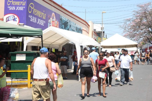 Mercado Miguel Hidalgo de Mazatlán presenta gran afluencia de compradores este Día de las Madres