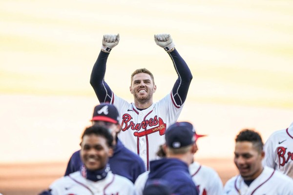 Freddie Freeman fue el héroe de los Bravos de Atlanta. (Twitter @Braves)