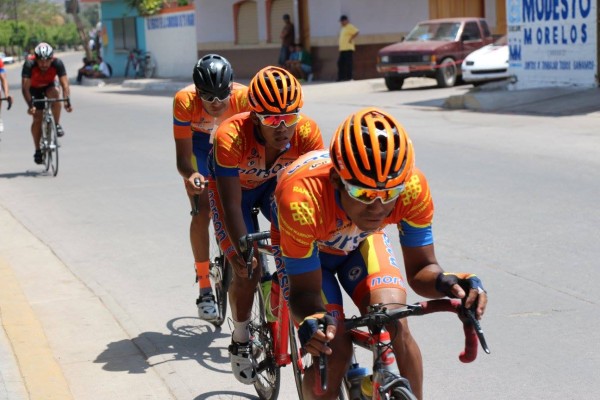 Los ciclistas de Norson Sinaloa tienen buena actuación en la competencia.