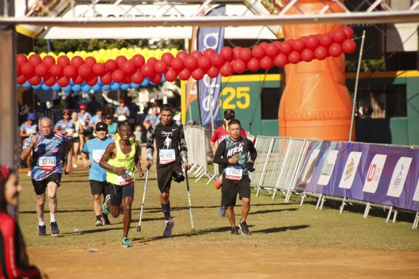 Atletas con capacidades diferentes muestran fortaleza de hierro en el Gran Maratón Pacífico