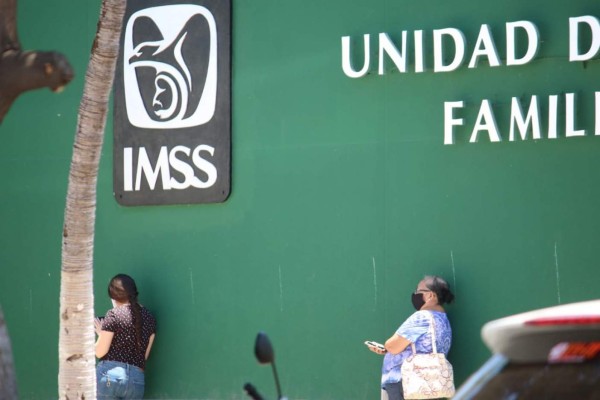 IMSS premiará a médicos y trabajadores que combaten la pandemia de Covid-19