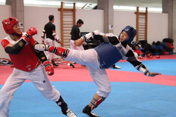 ¡Navolatense Briseida Acosta se lleva el bronce en Mundial de Taekwondo de Manchester!