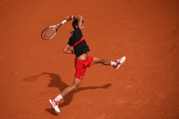 Novak Djokovic se agranda en Roland Garros